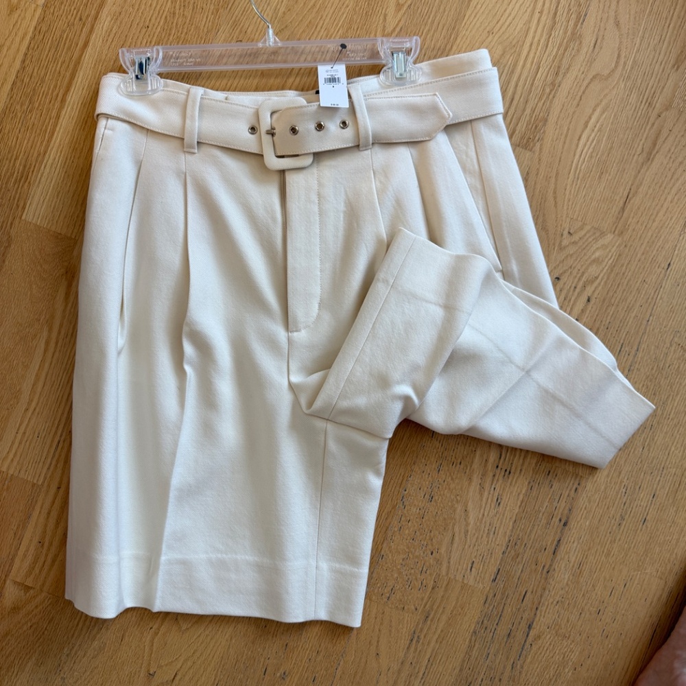 Banana Republic Belted Dress Shorts- size 8 - Brand New with Tags - Picture 2 of 3
